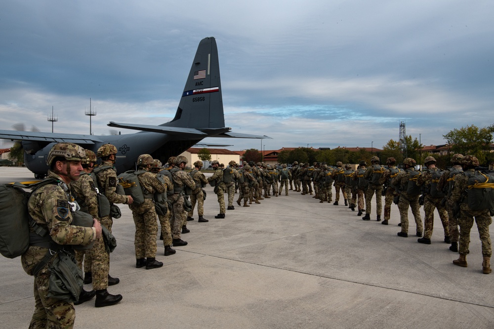 Sky Soldiers conduct multinational Airborne operation