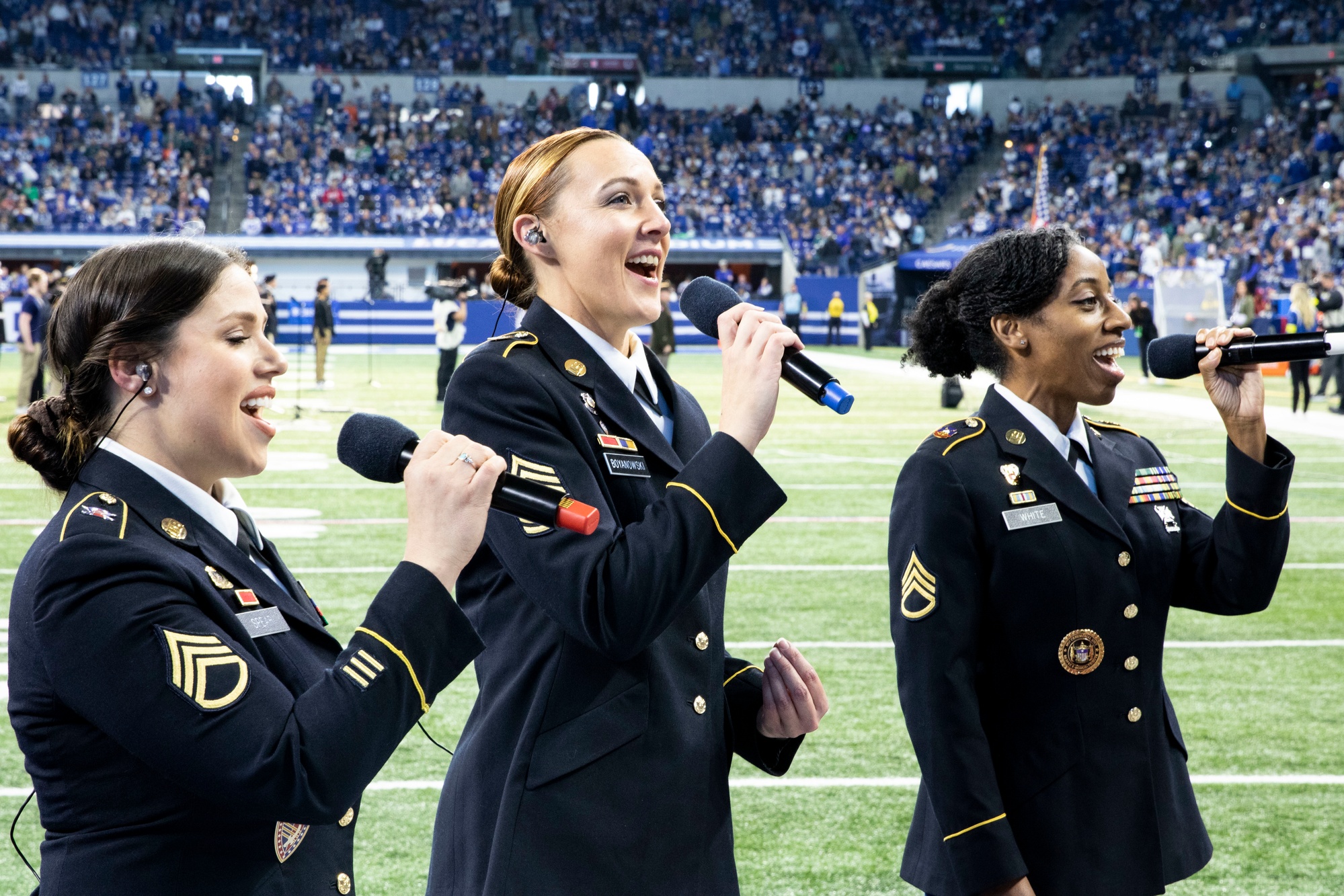 DVIDS - Images - Service Members Support Colts Game Against The Commanders  [Image 4 of 5]