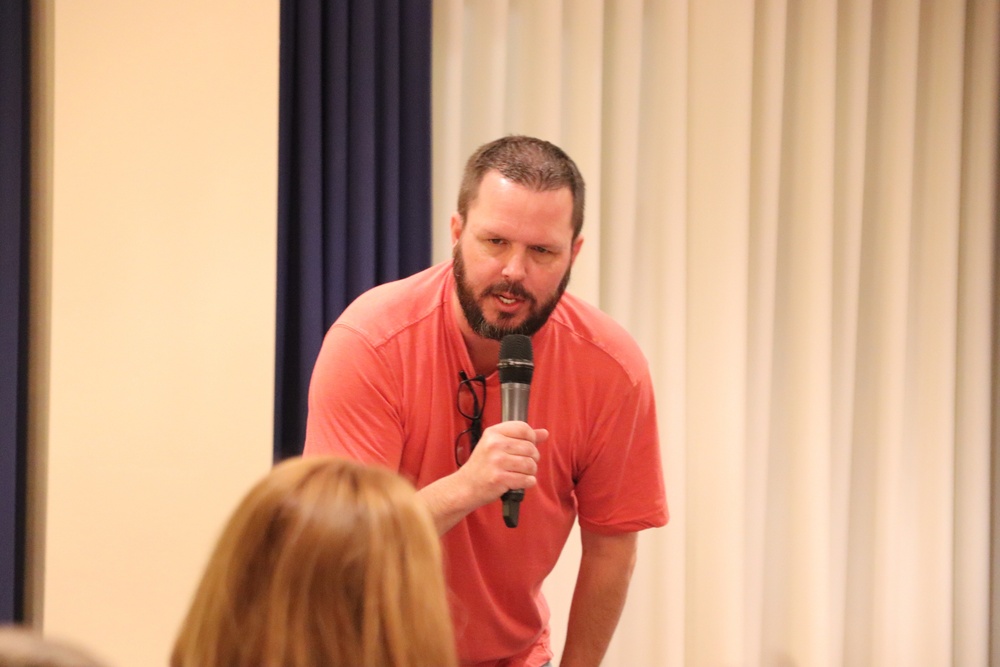 Army veteran, comedian gives performance at Fort McCoy