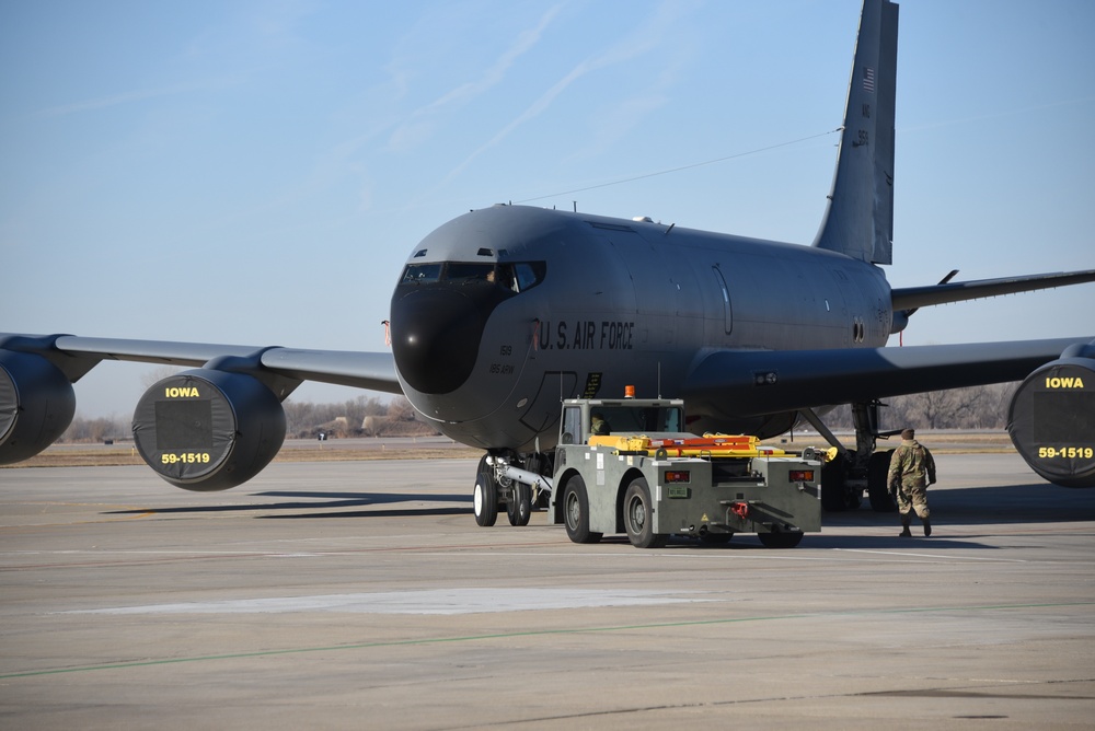 KC-135 tow