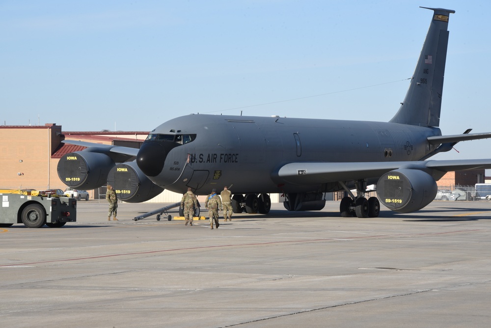 Marshaling an Iowa KC-135