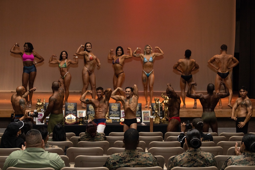 Bodybuilding Marines flex physiques and awards