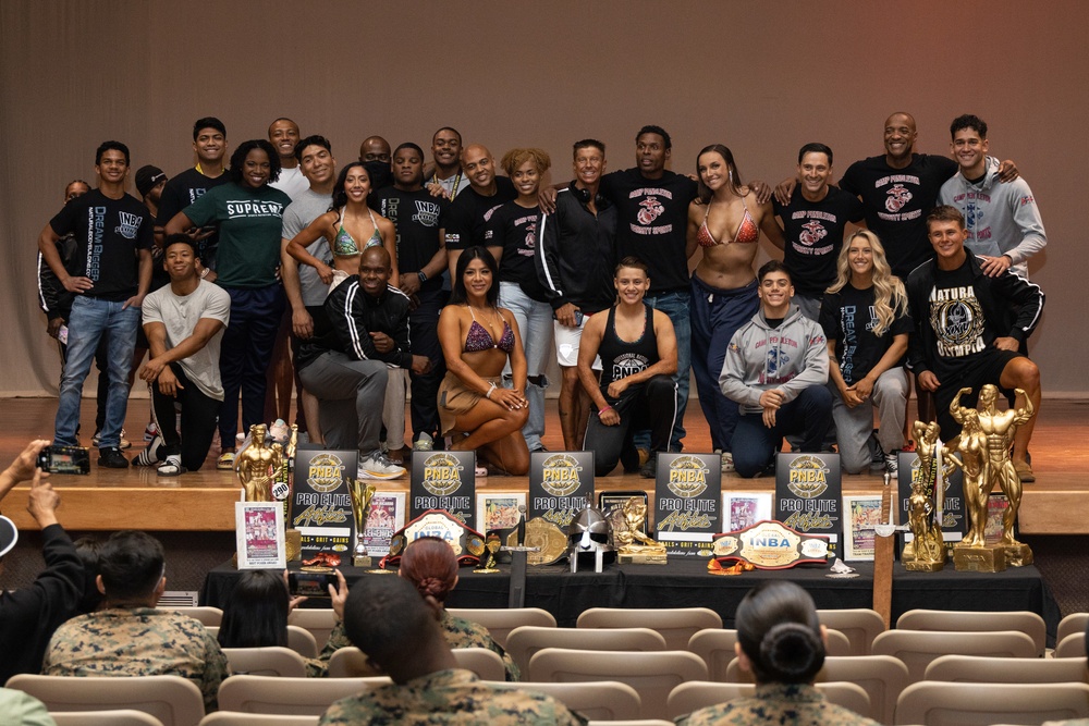 Bodybuilding Marines flex physiques and awards