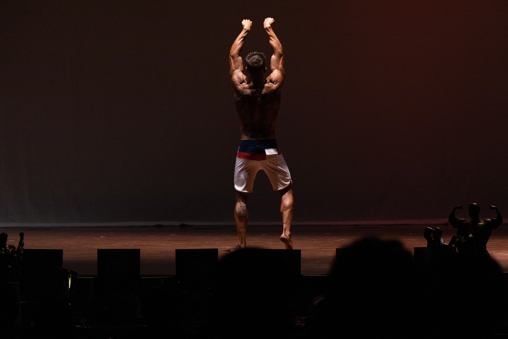 Bodybuilding Marines flex physiques and awards