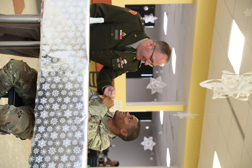 Commanding General gives well wishes to Soldier during Thanksgiving celebration