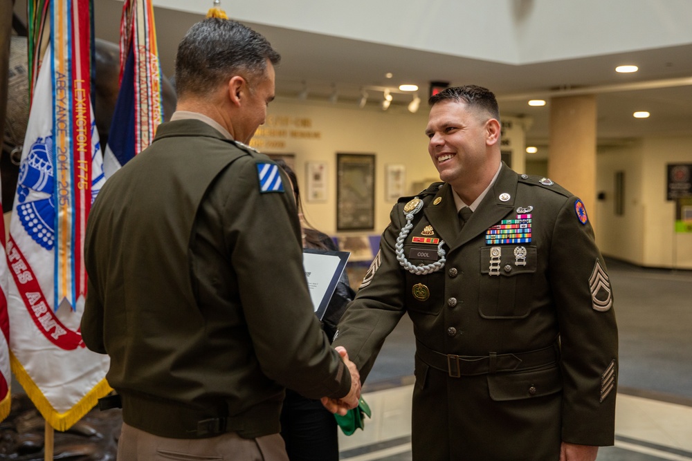 Fort Hood CG reenlists 13th ESC Soldier