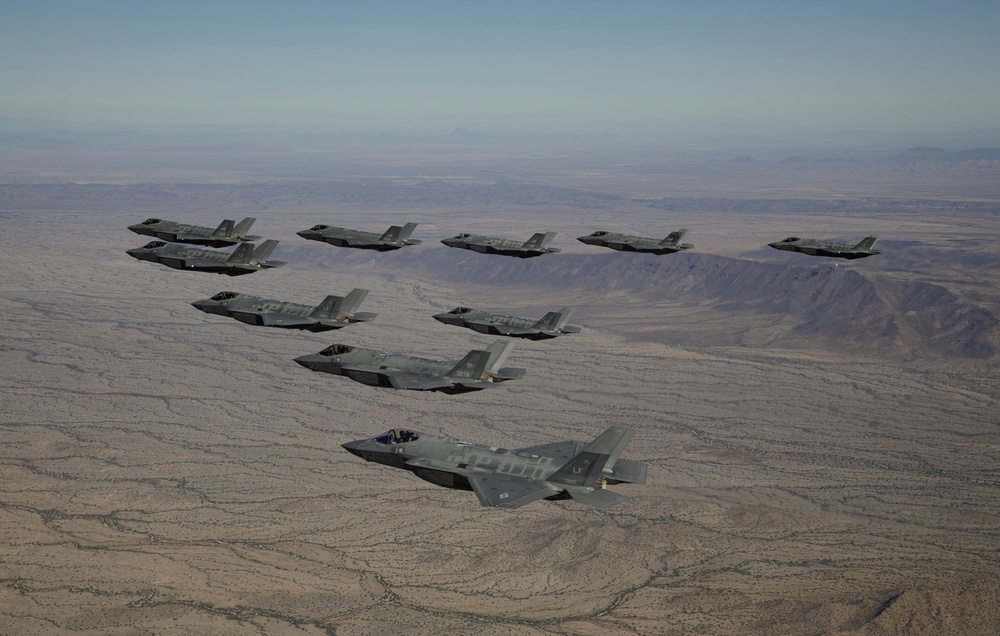 Luke AFB honors RNAF 10,000 flying hours