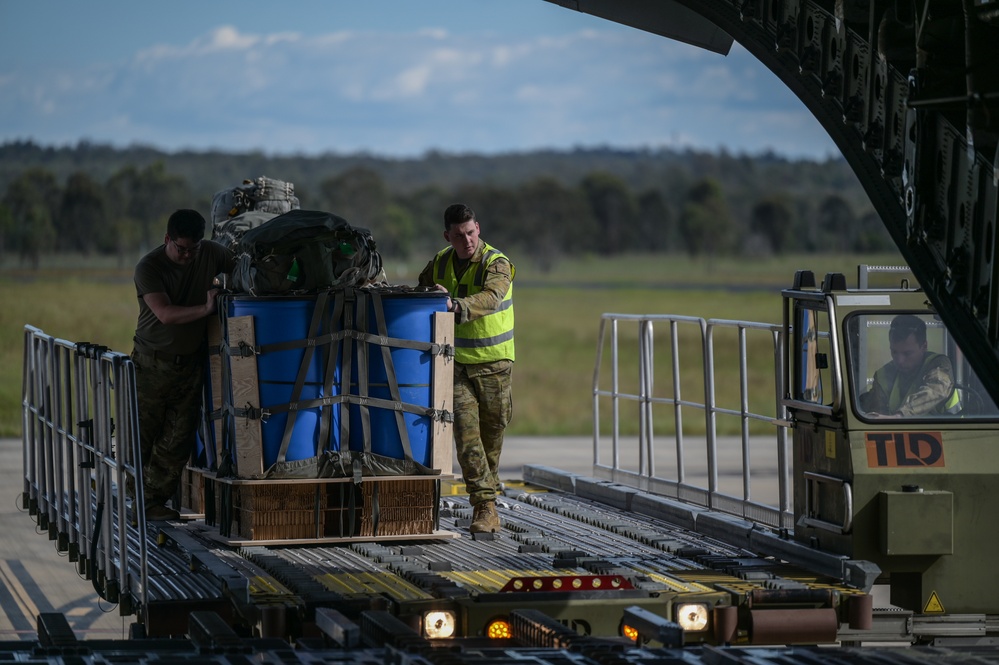 USAF, RAAF integrate aircrew during 3-ship