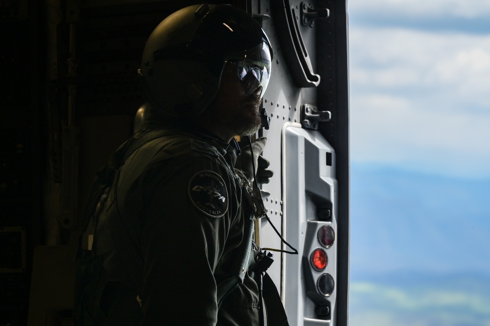 USAF, RAAF integrate aircrew during 3-ship