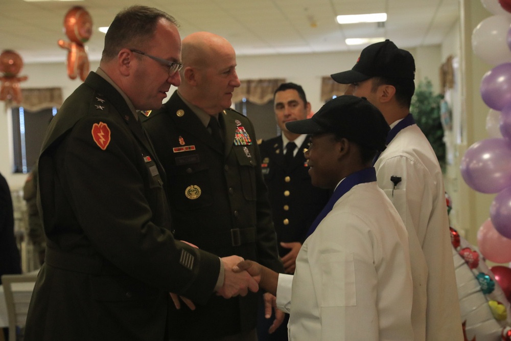 1st Armored Division commanding general awards Soldiers