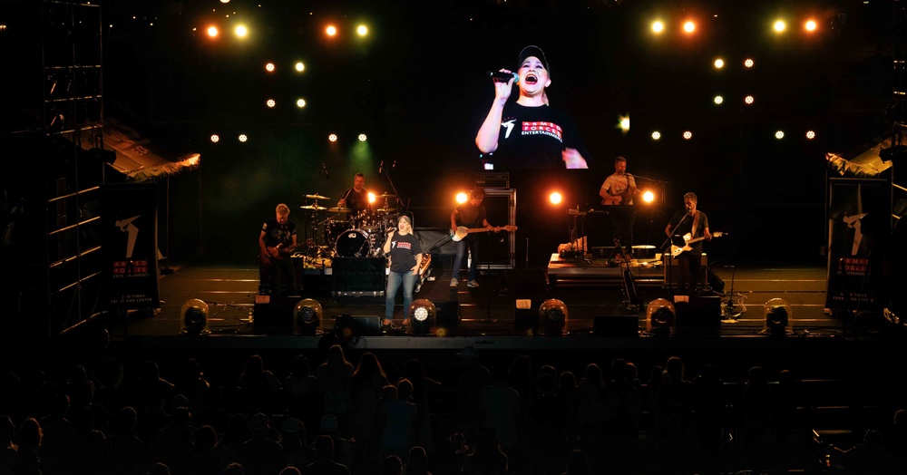 MCCS Okinawa hosts a concert by Kellie Pickler