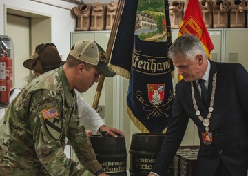Soldiers with 41st FAB HHB BDE celebrate their new partnership with representatives from the community of Flossenbürg at Grafenwoehr, Germany
