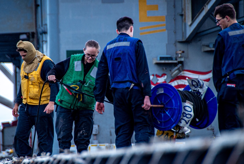 USS Ronald Reagan (CVN 76) conducts fueling-at-sea with USNS Rappahannock (T-AO 204)