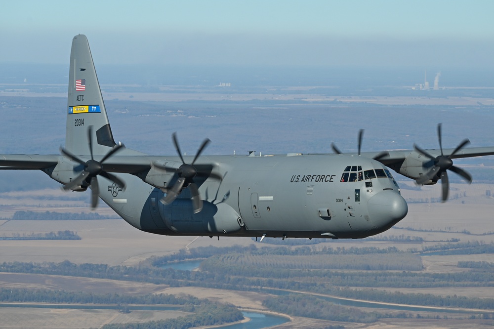 62nd Airlift Squadron flies over Arkansas