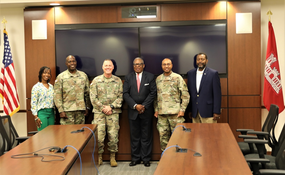 412th Commanding General meets with City of Vicksburg Mayor, George Flaggs and ERDC Commander, Col. Patterson