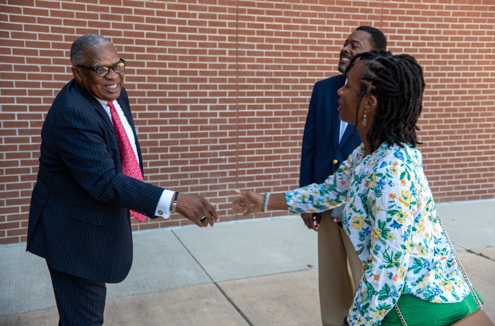 412th Commanding General meets with City of Vicksburg Mayor, George Flaggs and ERDC Commander, Col. Patterson