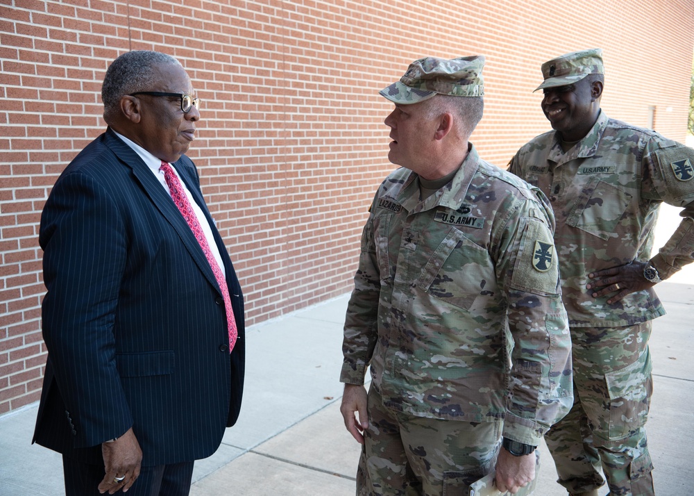 412th Commanding General meets with City of Vicksburg Mayor, George Flaggs and ERDC Commander, Col. Patterson