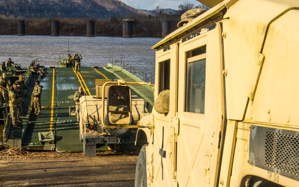Soldiers cross the Ohio River during weekend training