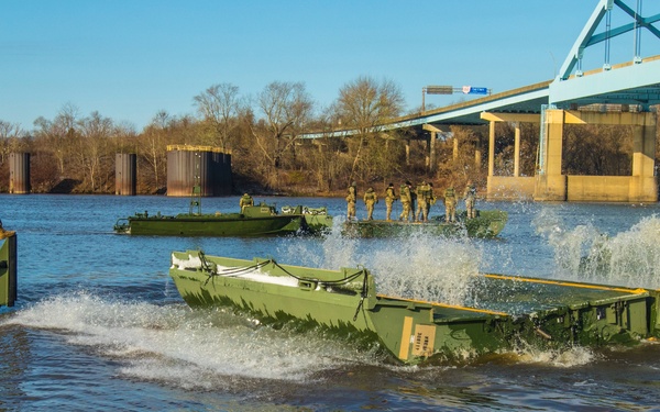 Soldiers cross the Ohio River during weekend training