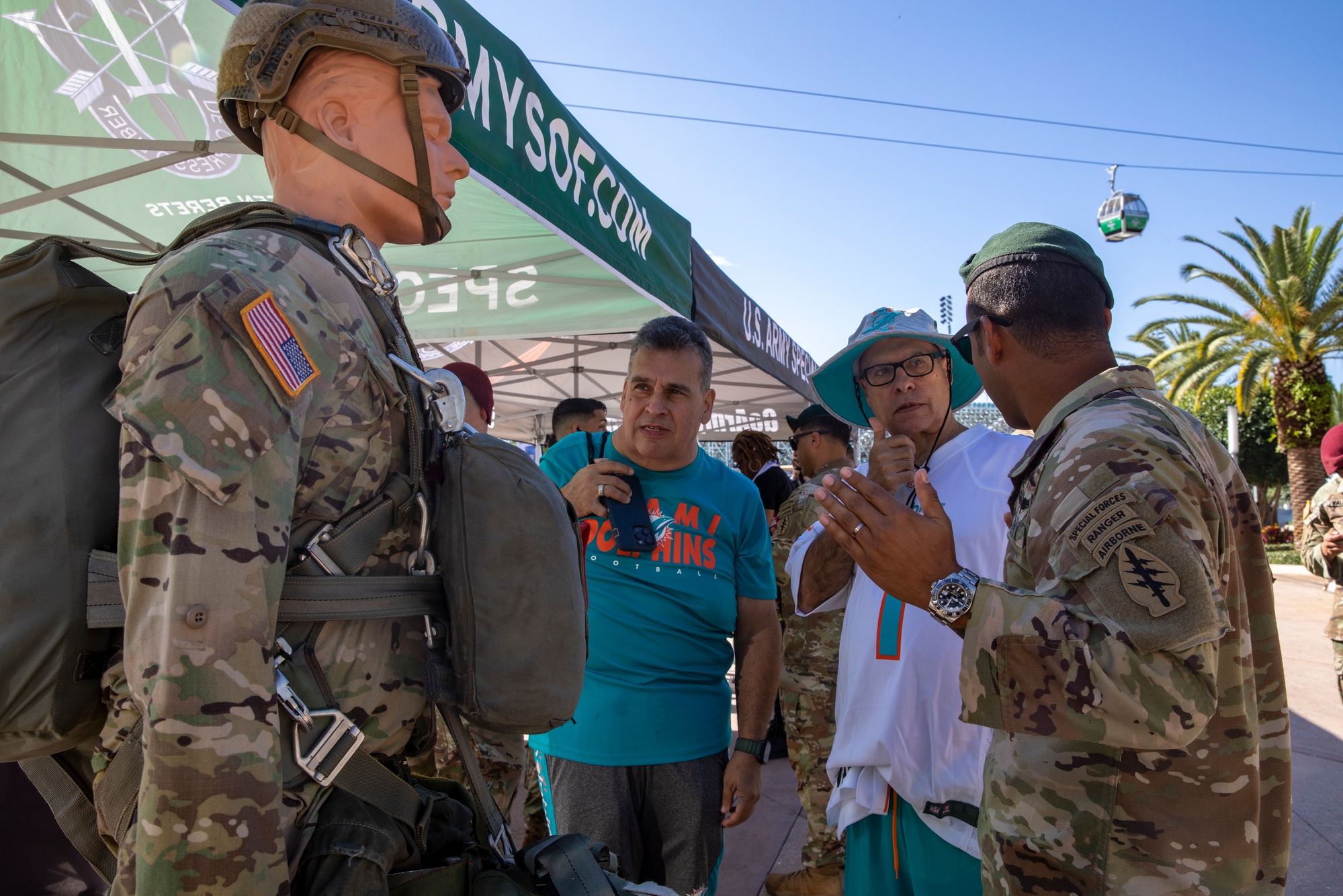 DVIDS - Images - Miami Dolphins Salute to Service Hosts 7th Special Forces  Group (Airborne) [Image 5 of 7]