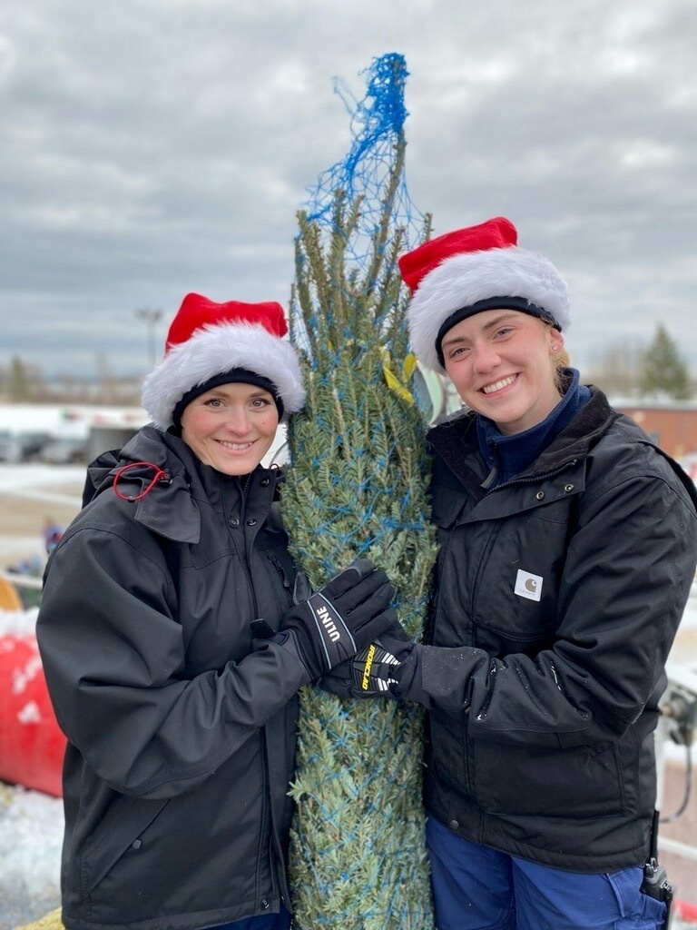 Mackinaw crew loads trees for annual Christmas Ship journey