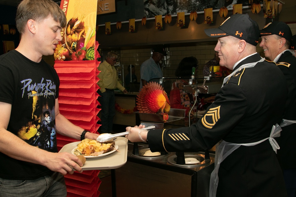 NETCOM, Fort Huachuca serve holiday meals to community