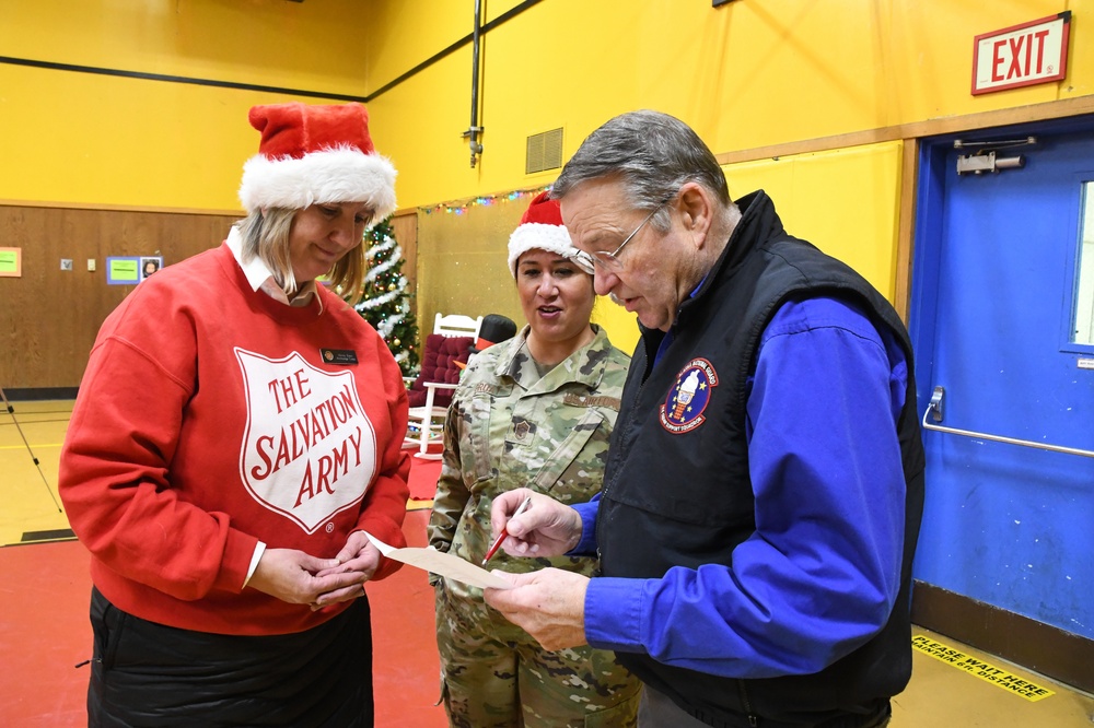 Alaska Air and Army National Guardsmen serve as elves and deliver Holiday packages to Minto
