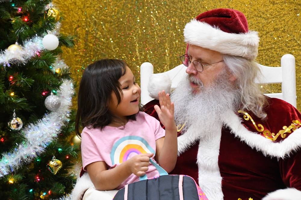 Alaska Air and Army National Guardsmen serve as elves and deliver Holiday packages to Minto