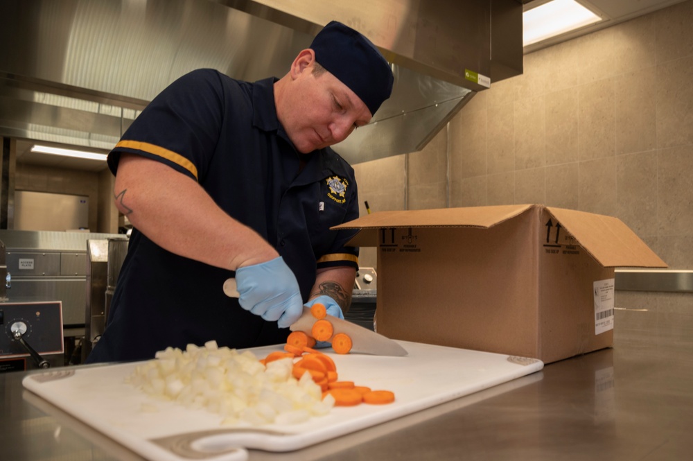 Sailors prepare Thanksgiving meal at NCBC Gulfport