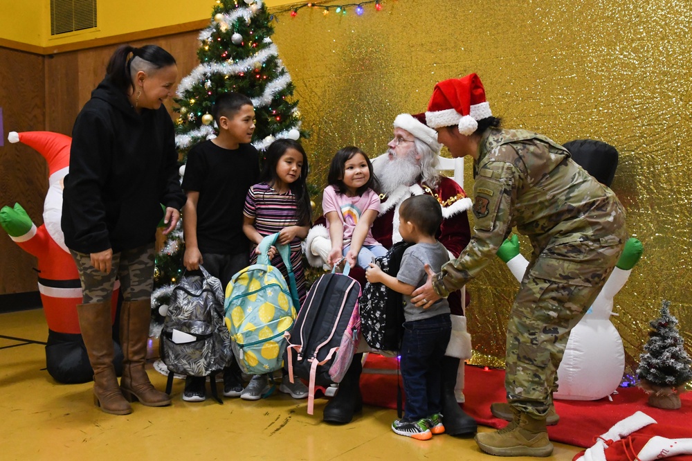 Alaska Air and Army National Guardsmen serve as elves and deliver Holiday packages to Minto