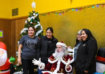 Alaska Air and Army National Guard serve as elves and deliver Holiday packages to Minto