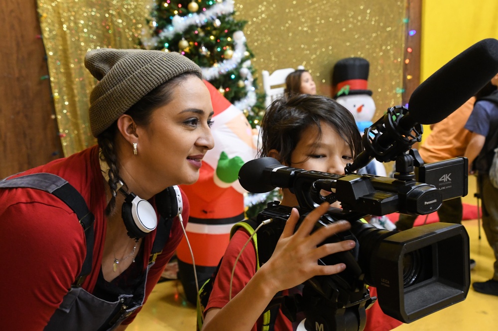 Alaska Air and Army National Guardsmen serve as elves and deliver Holiday packages to Minto