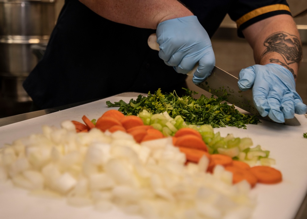 Sailors prepare Thanksgiving meal at NCBC Gulfport