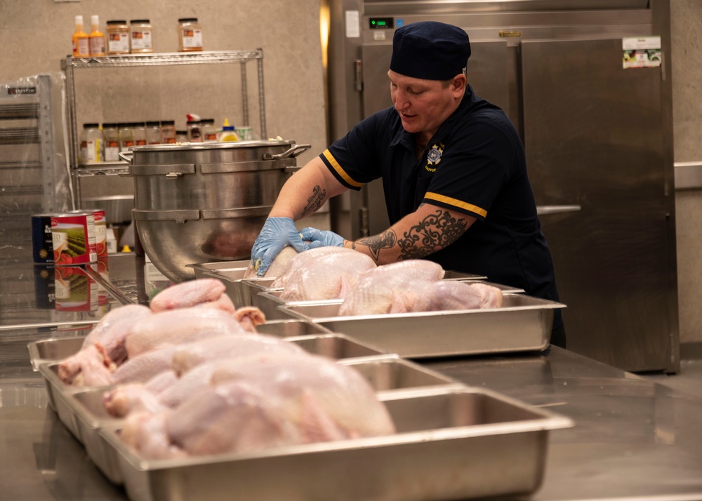 Sailors prepare Thanksgiving meal at NCBC Gulfport
