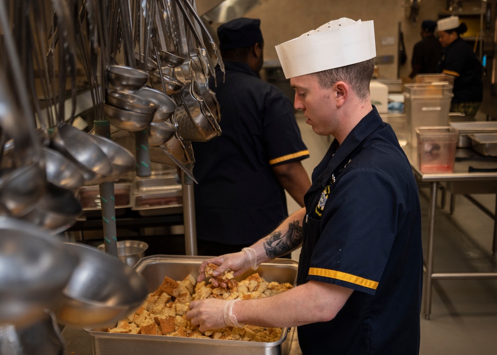 Sailors prepare Thanksgiving meal at NCBC Gulfport