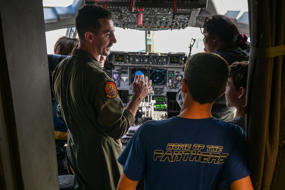 Aliamanu Middle School visits JBPHH