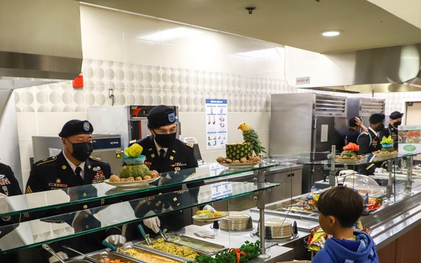 2ID/RUCD Thanksgiving serves the Troops