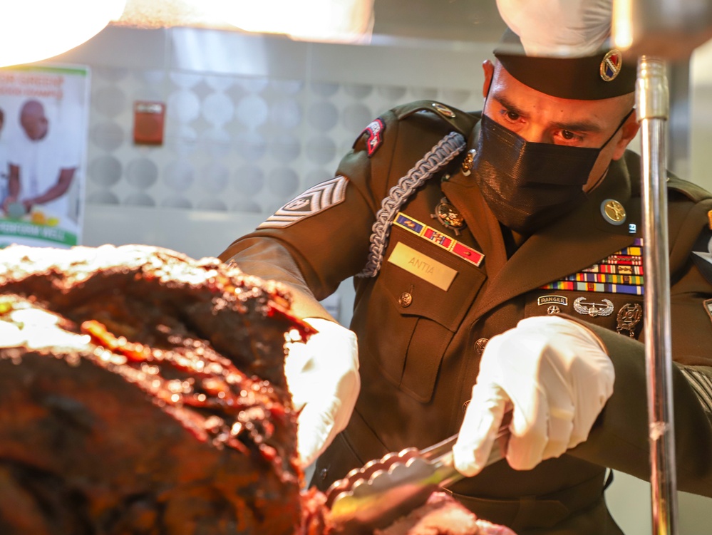 2ID/RUCD Thanksgiving serves the Troops