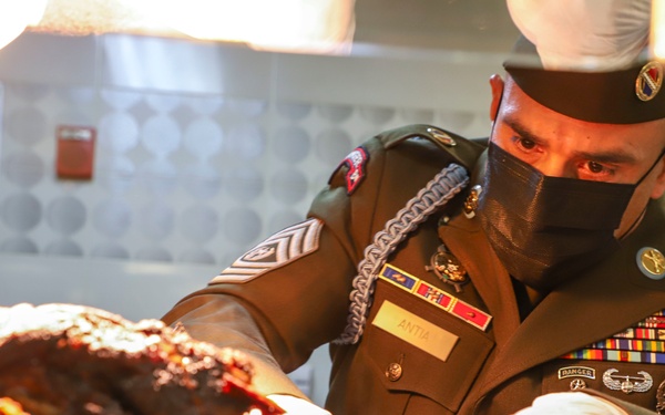 2ID/RUCD Thanksgiving serves the Troops