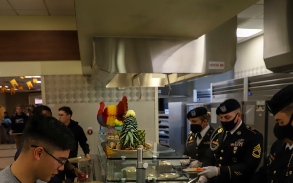 2ID/RUCD Thanksgiving serves the Troops