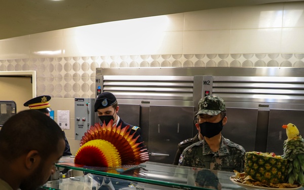 2ID/RUCD Thanksgiving serves the Troops