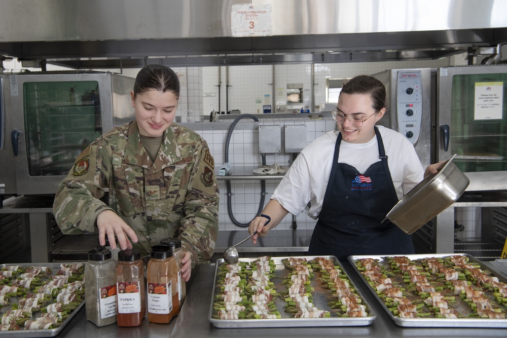 US Ambassador to Japan, Air Force leaders celebrate Thanksgiving Day with Yokota members