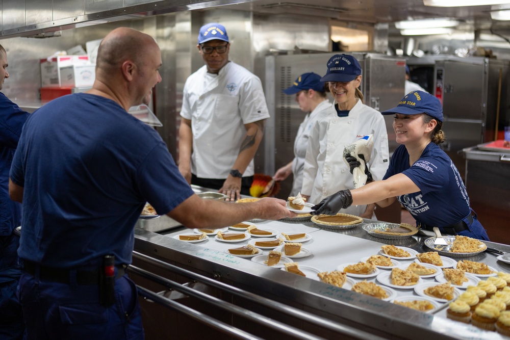 Polar Star prepares Thanksgiving dinner