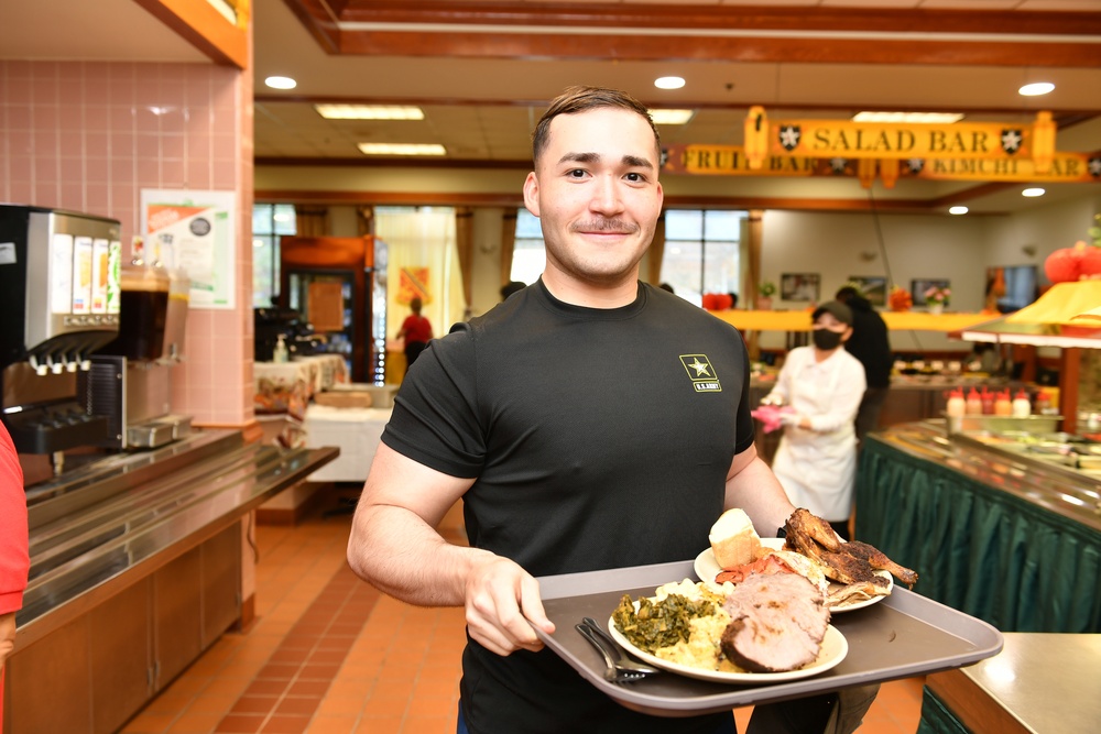 2ID/RUCD Thanksgiving serves the Troops