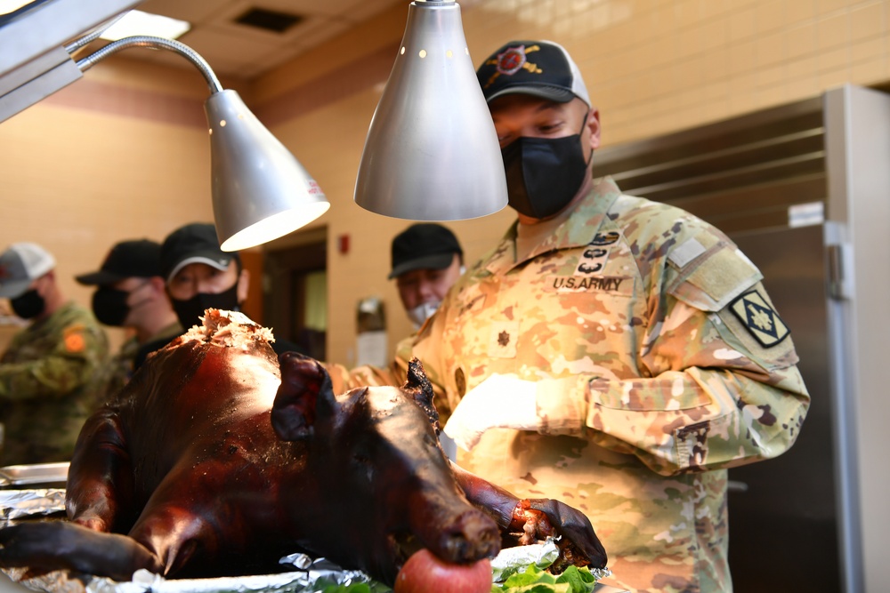 2ID/RUCD Thanksgiving serves the Troops