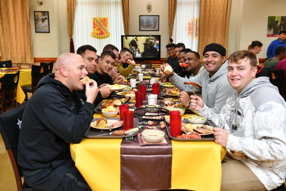 2ID/RUCD Thanksgiving serves the Troops