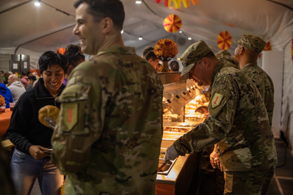 1st Infantry Division Celebrates Thanksgiving in Europe