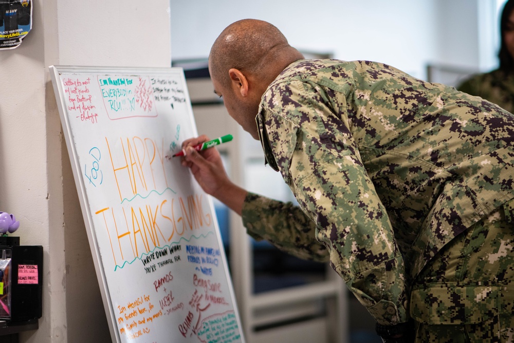 Commanding Officer Visits Recruits on Thanksgiving