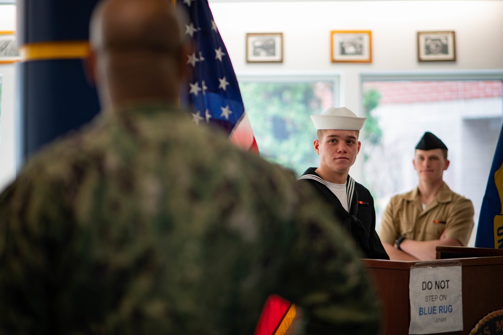 Commanding Officer Visits Recruits on Thanksgiving