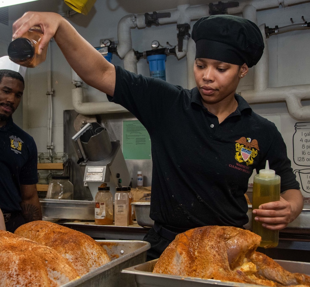 USS Ronald Reagan (CVN 76) Sailors prepare Thanksgiving feast